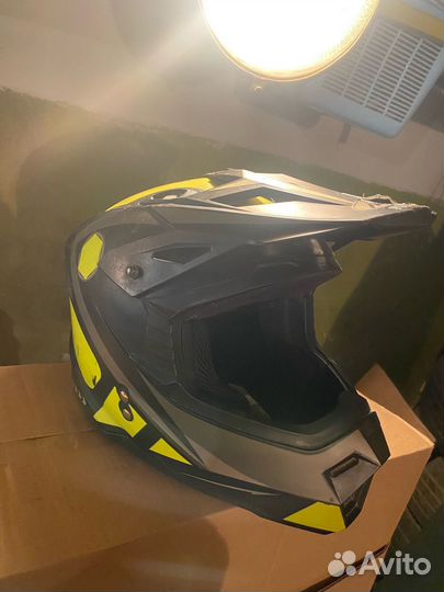 Кроссовый шлем (эндуро)