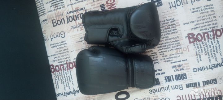 Боксерские перчатки 14 oz