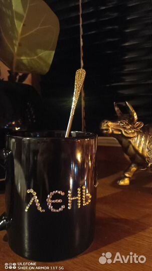 Кружка с надписью стразами