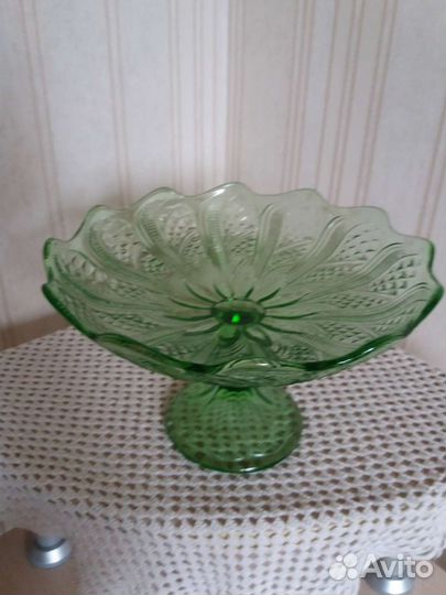 Ваза для фруктов на ножке цветное стекло СССР