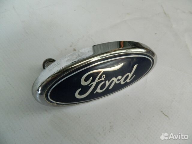 Эмблемма передняя Ford C-Max б/у