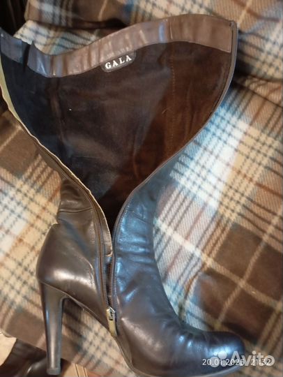 Продаются шикарные демисезонные сапоги цвета шокол