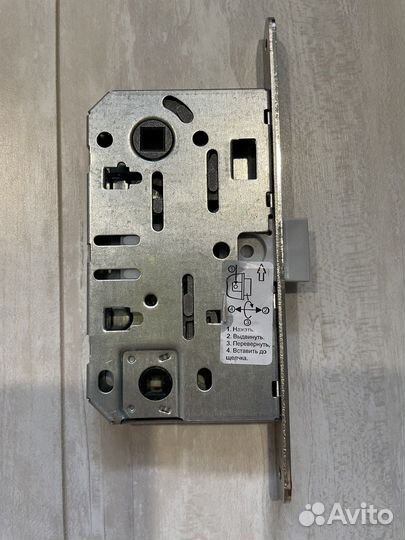 Замки врезные и петли