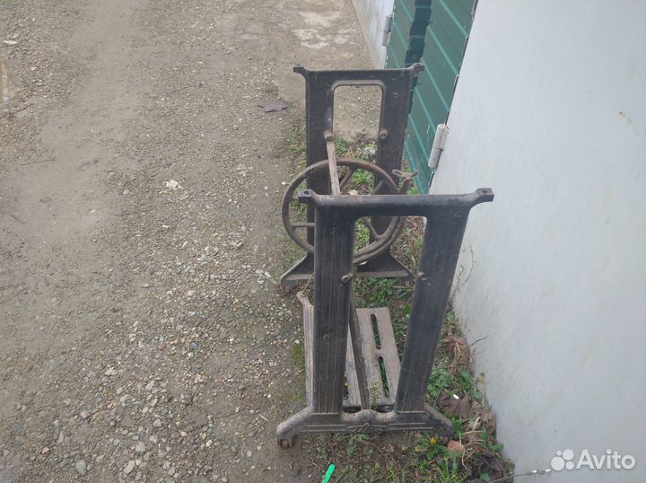 Станина от швейной машинки, для стола или мангала