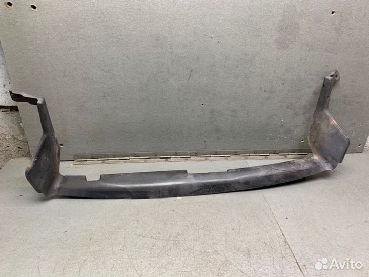 Воздухозаборник передний Mitsubishi Carisma седан