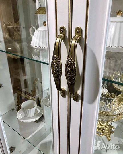 Сервант Алсу белый глянец в классическом стиле