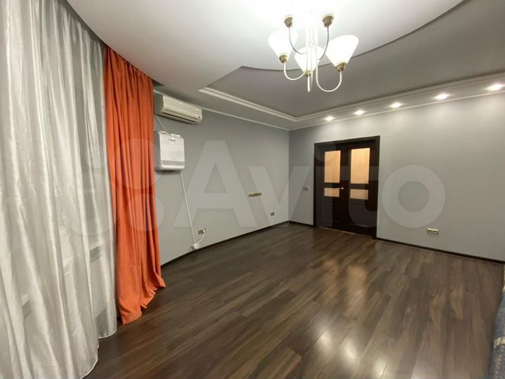 2-к. квартира, 72 м², 8/9 эт.