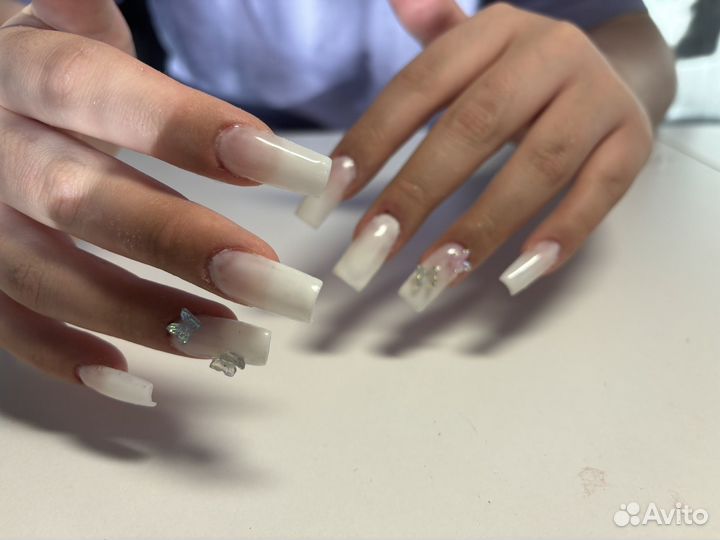 Модель на маникюр