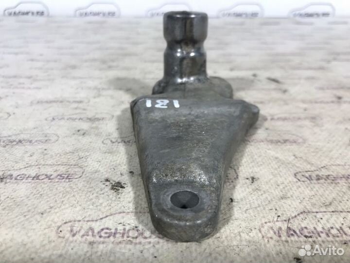 Кронштейн двигателя передний Audi A6 C5 2.8 ACK