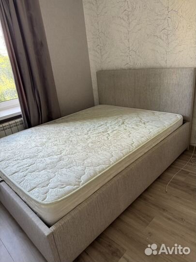 Кровать двухспальная с матрасом бу