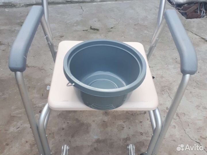 Санитарный стул для инвалидов