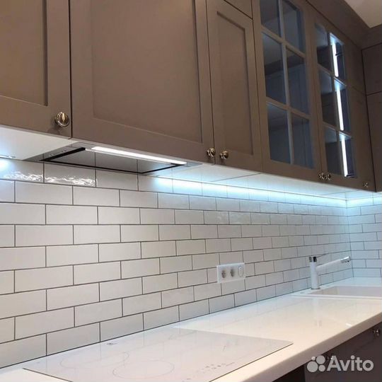 Угловая кухня со столешницей