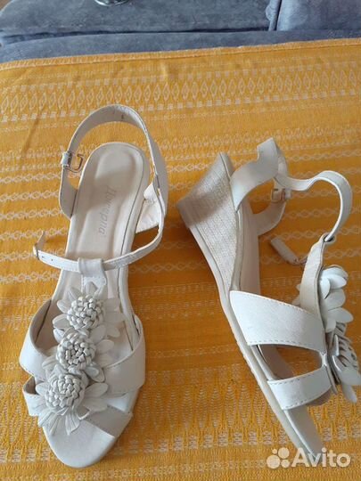 Босоножки женские новые