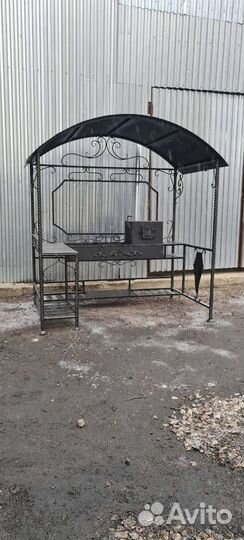 Мангал с крышей