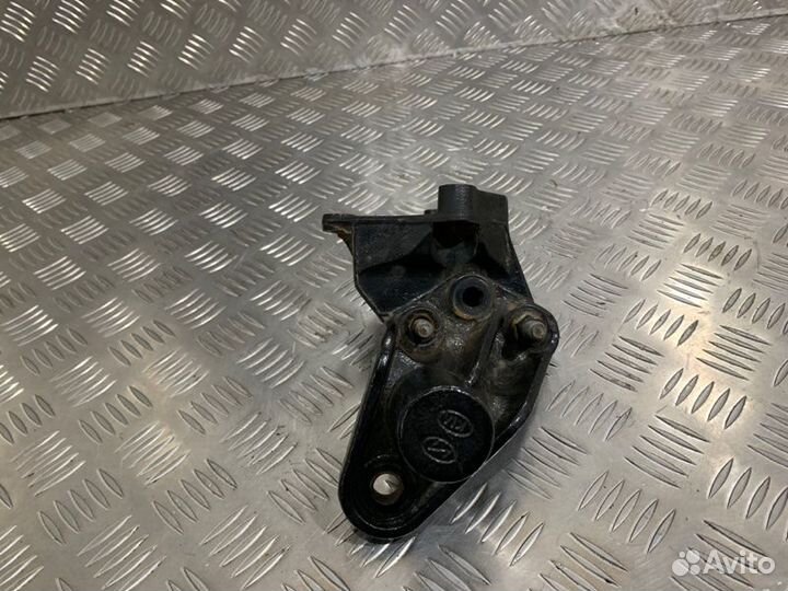 Кронштейн Kia Rio 3