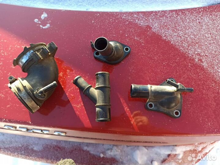 Пластиковый тройник патрубок кронштейн mazda 3 bk