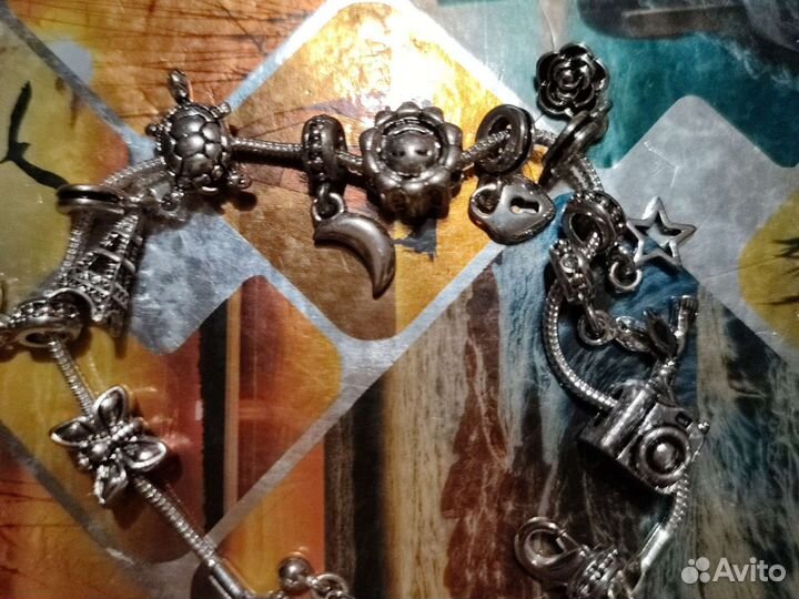 Браслет с шармами