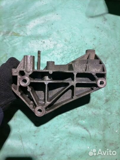Кронштейн компрессора кондиционера Chery Qq6 S21