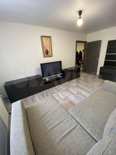 2-к. квартира, 50 м², 1/9 эт.