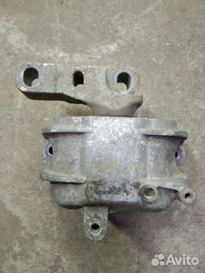 Опора двигателя Шкода Октавия A5