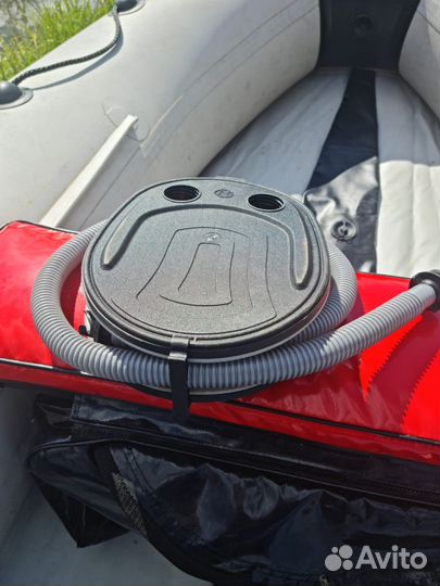 Моторная лодка с мотором