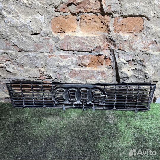 Решетка радиатора Audi 80B3