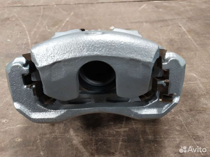 Суппорт передний правый Nissan Teana J32 ориг