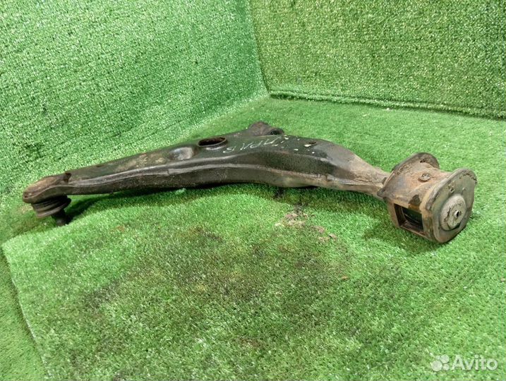 Рычаг передний правый Mitsubishi Carisma