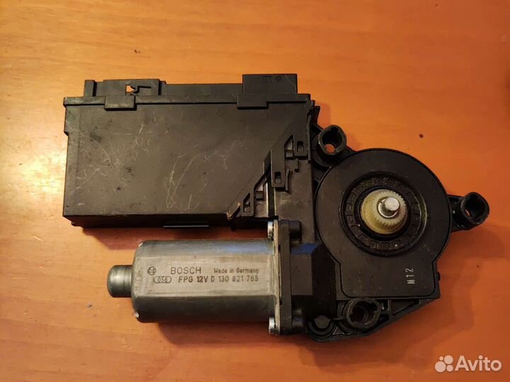 Моторчик стеклоподъемника 3D0959795E 7L6959703