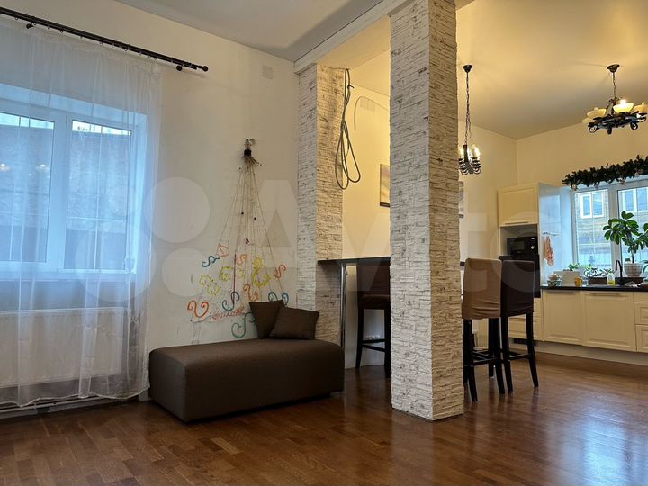 Дом 220 м² на участке 5 сот.