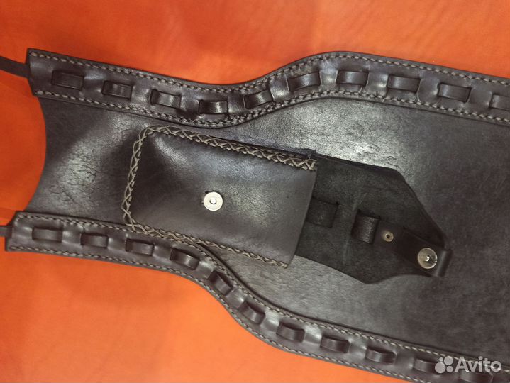 Галстук на бак мотоцикла, натуральная кожа