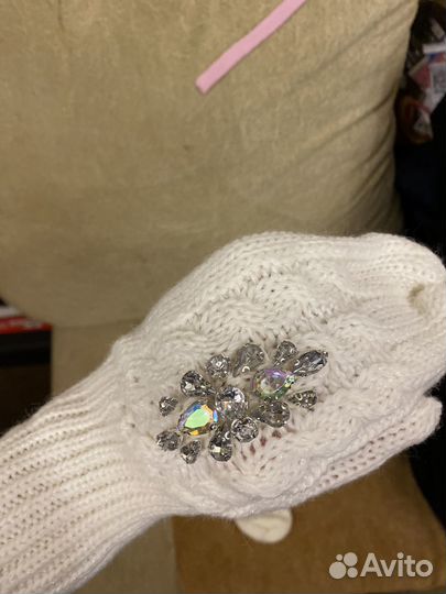 Варежки со стразами новые