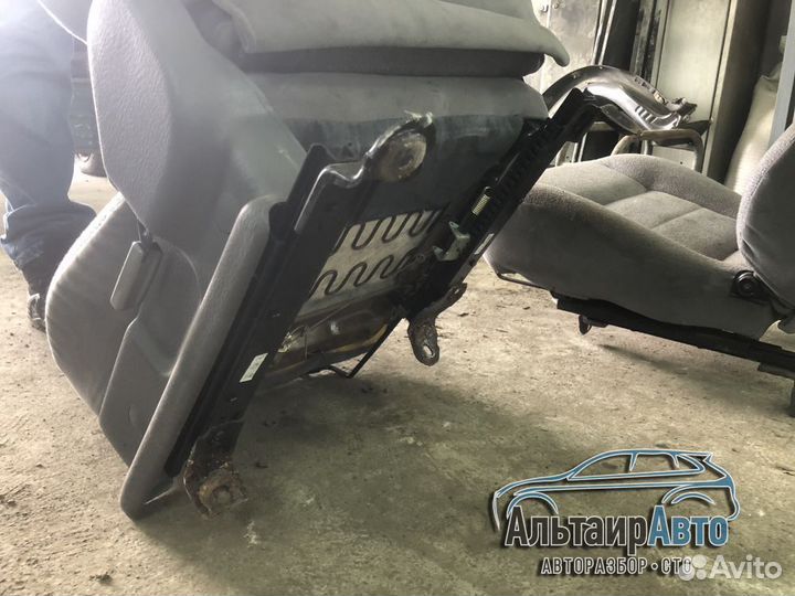 Передние сидения Kia Sportage 1 кресла