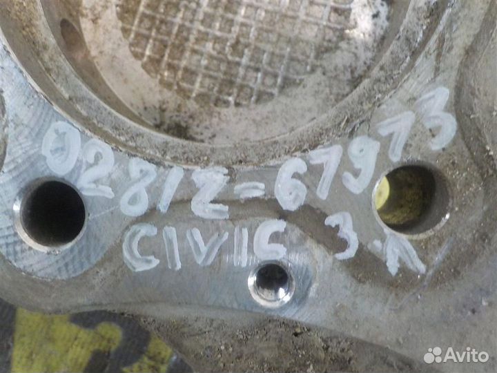 Кулак поворотный задний левый Honda Accord VII 20