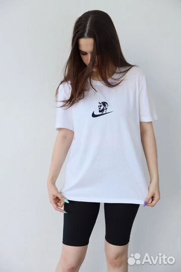 Футболка с индивидуальной вышивкой