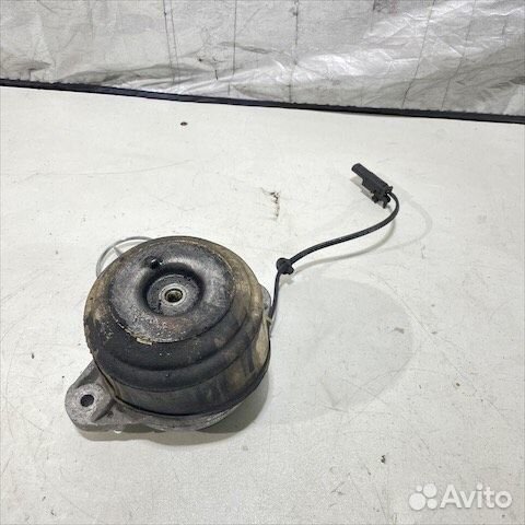 Подушка двигателя левая Мерседес x204 GLK