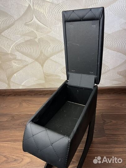 Подлокотник