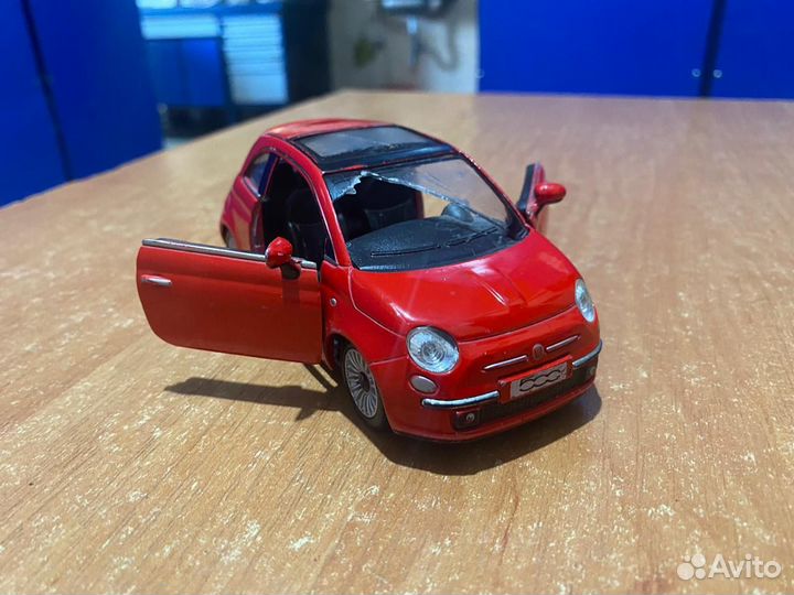 Модель Fiat 500 Kinsmart 1/24