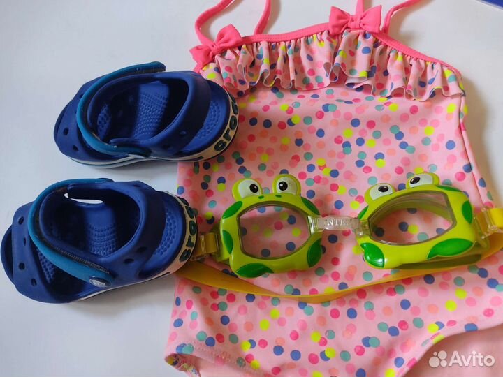 Купальник 86-92. сабо Crocs c5. с6 очки. шапочка