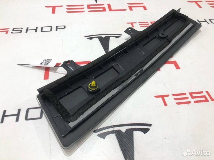 Наружная декоративная накладка на дверь Tesla