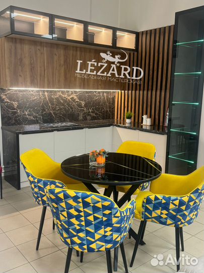 Кухонный стол