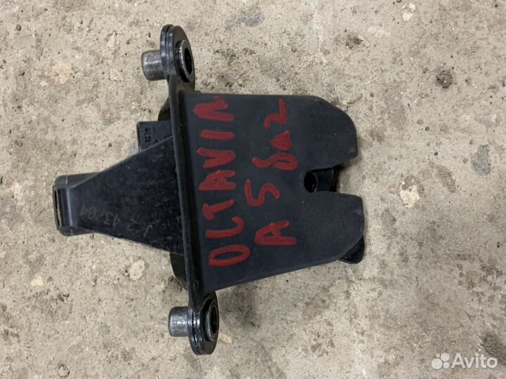 Замок багажника Skoda Octavia A5