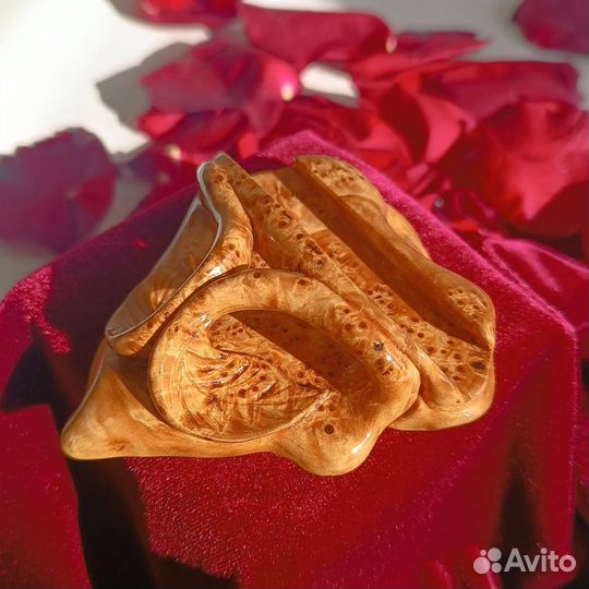 Держатель для телефона из дерева