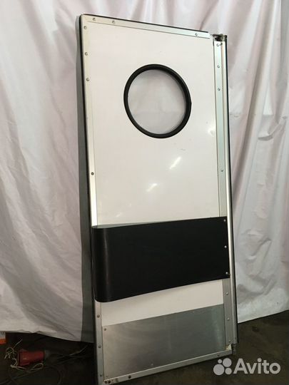 Дверь маятниковая