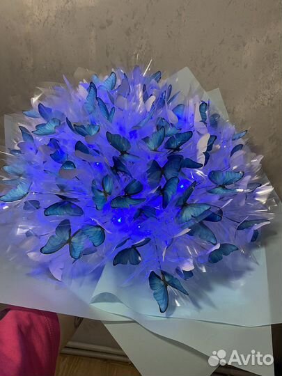 Светящийся букет из бабочек