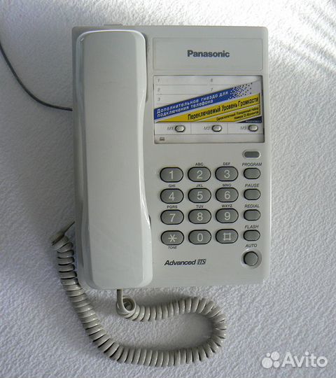 Кнопочный телефон на проводе