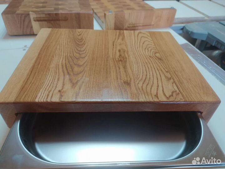 Разделочная доска из дуба с гастроёмкостью