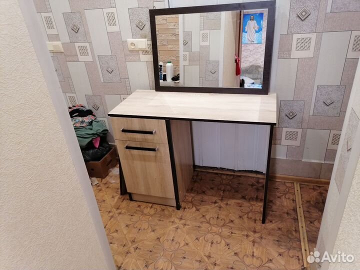 Туалетный столик с зеркалом бу