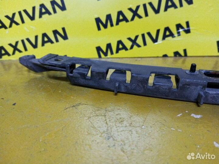 Кронштейн бампера задний правый Mercedes E-Class