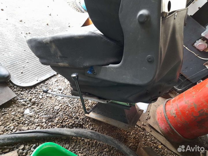 Сиденье на грузовик поворотное